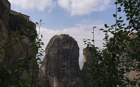 Day Tour from Athens to Meteora and Thermopylae with Dinner