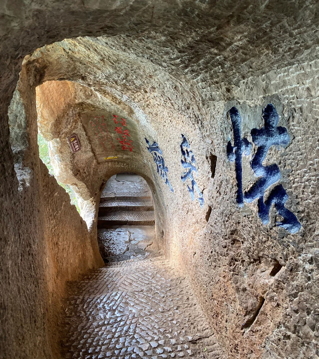 Longmen grotto located in the middle of western hills, have more than 600 years history