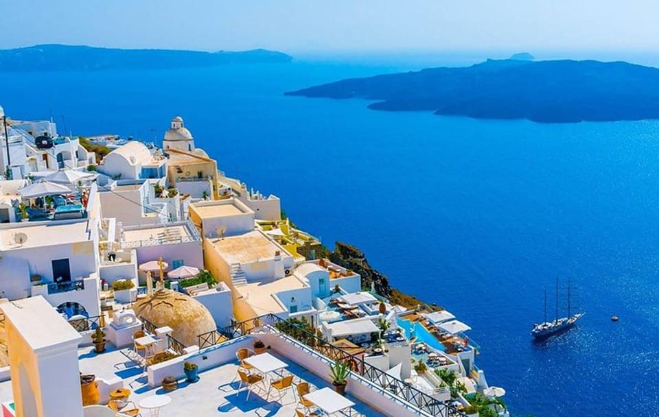 Santorini Day Trip with Minivan and Local Driver