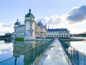 Private 2-Hour Walking Tour of Chantilly's History and Architecture