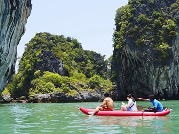 Canoeing with guide