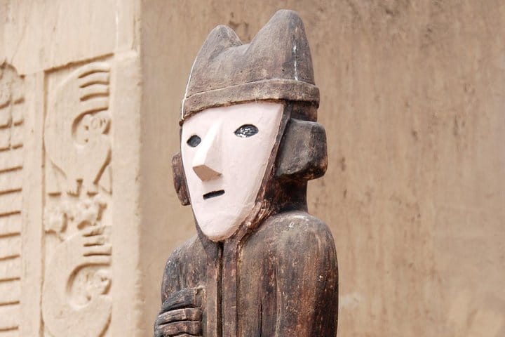 See the ancient Chan Chan idol statues