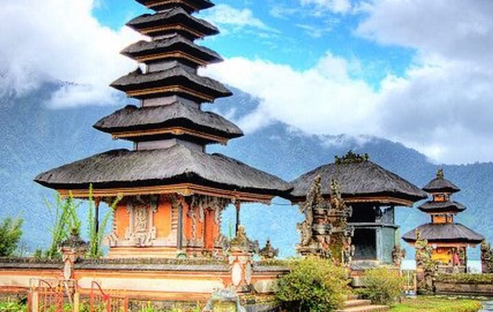 Private Nature Tour of Beratan Lake and Banyumala Waterfall