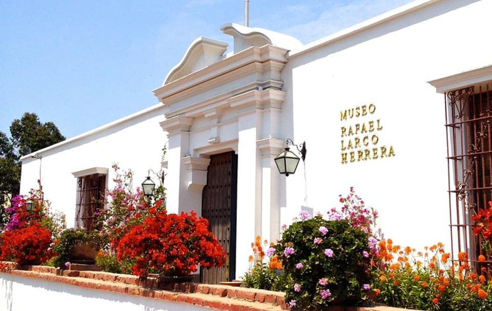 Small-Group Visit to Larco Museum, Downtown Lima and Santo Domingo Convent