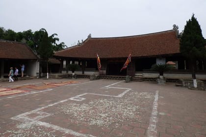 Private Tour: Duong Lam Ancient Village Day Tour