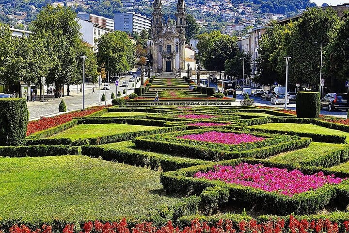 BRAGA E GUIMARÃES: Private Historic Tour from Porto