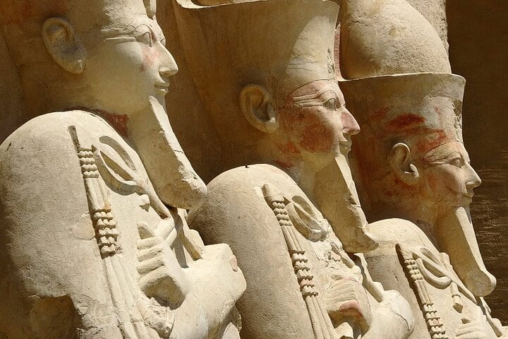 Luxor Valley of the kings, Temple Hatshepsut, colossi of Memnon 2