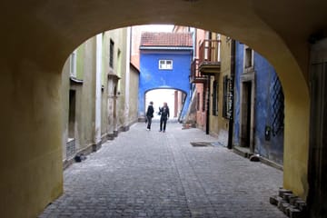 Private Retro Minibus Tour of Historic Warsaw Sites