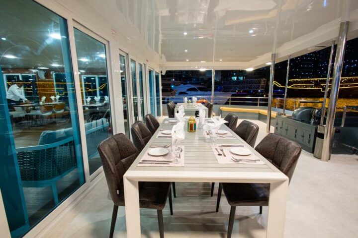 Dubai Marina Floating Restaurant