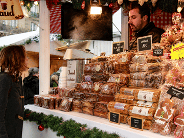 Gourmet Christmas Walking Tour in Paris