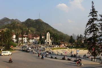 From Hanoi: 2-Day Hotel Overnight Sapa Tour by Limousine Van
