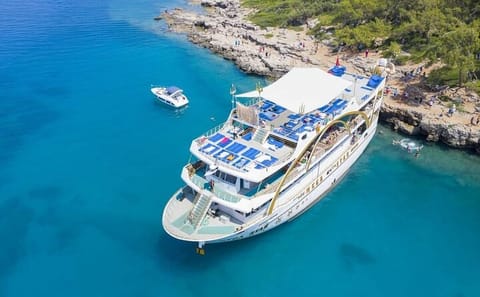 Kemer Boat Trip with Lunch and Scenic Coastal Views