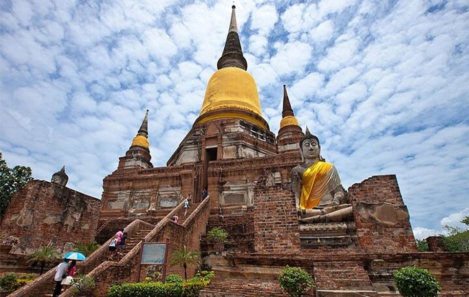Private Day Tour of Maeklong Railway Market and Ayutthaya