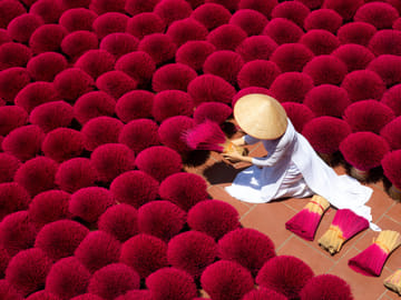 Full-Day Tour of Quang Phu Cau Incense Village and Pagodas in Hanoi