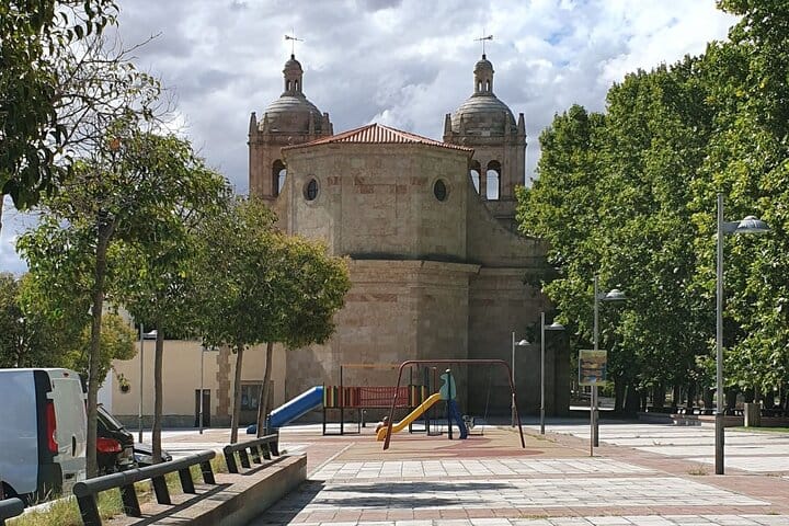 Madrid to Porto up to 3 stops: Avila, Salamanca and Aveiro 8