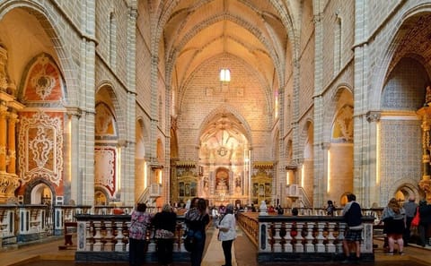 Évora Walking Tour with Chapel of Bones and Giraldo Square Visit
