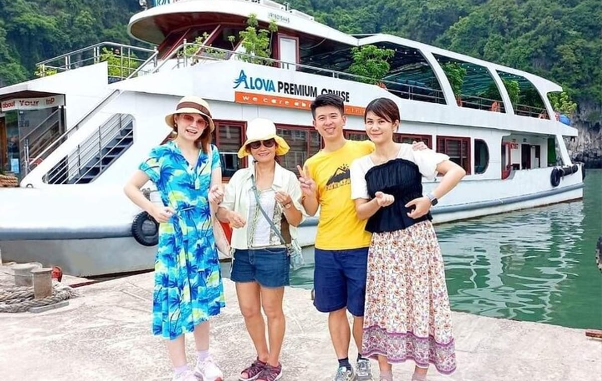 Alova Premium Cruise – A Mid-range Luxury 6 Hours Cruise