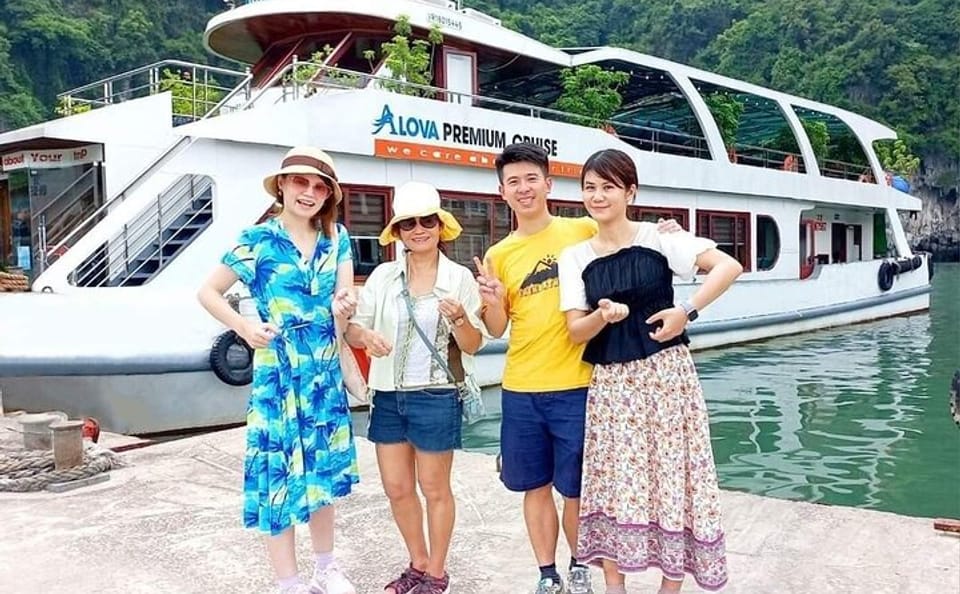 Luxury 6-Hour Cruise Experience in Halong Bay, Vietnam