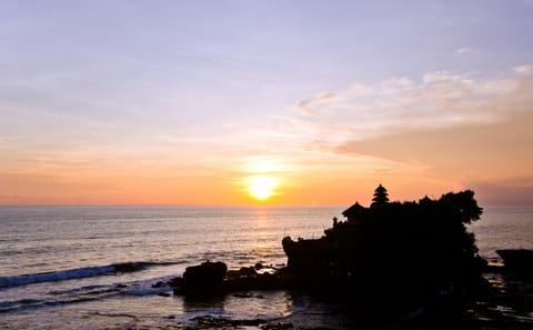 Bali Sunset Tour at Tanah Lot with Cultural Insights