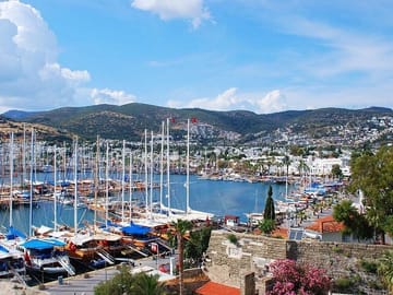 Bodrum Pirate Boat Tour with Lunch and Scenic Stops