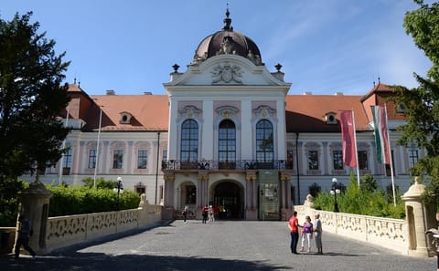 Gödöllő Palace Tour from Budapest: Explore Sisi's Retreat