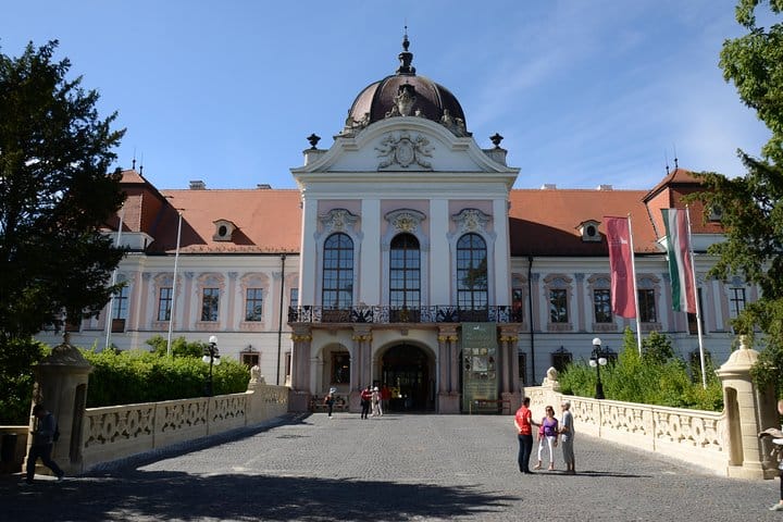 G&ouml;d&ouml;llő Summer residence