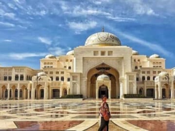 Abu Dhabi City Tour: Sheikh Zayed Mosque and Qasr Al Watan