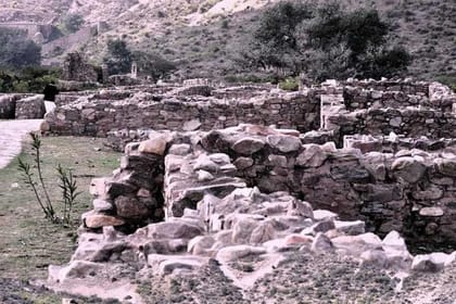 Day Tour Jaipur to Haunted Bhangarh & Abhaneri Stepwell