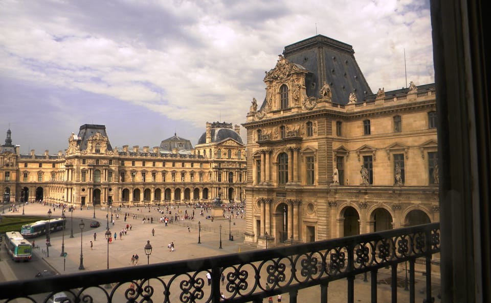 Louvre Museum Tour: Uncover Murders and Mysteries