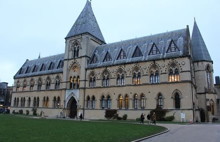Private 2-Hour Walking Tour of Oxford University Secrets