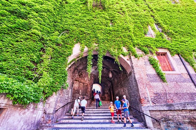 Underground Rome Private Tour: San Clemente, St. Peter in Chains & Ludus Magnus