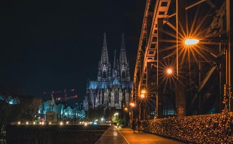 Photography Tour at Hohenzollern Bridge in Cologne