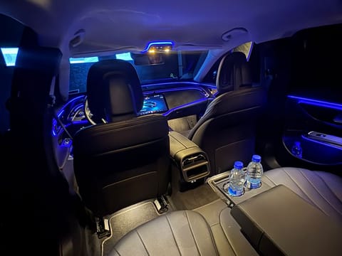 Private Transfer: Keflavik Airport → Reykjavík in Sedan, photo 5