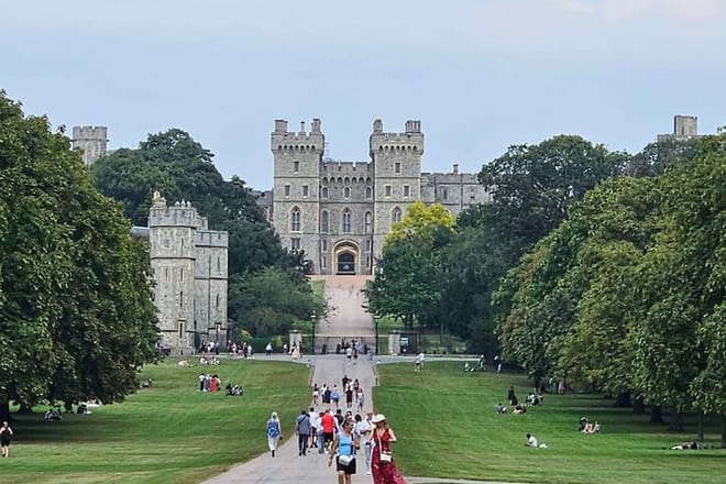 Transfer from Southampton to Heathrow via Stonehenge and Windsor 10
