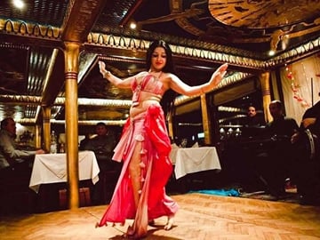 Cairo Luxury Nile Dinner Cruise with Open Buffet,Belly Dance Show