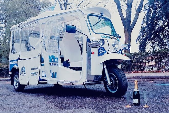 Romantic Private Tuk Tuk Tour of Madrid