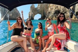 Cabo Private Yacht Tour: The Arch, Sea Lions and Scenic Beaches
