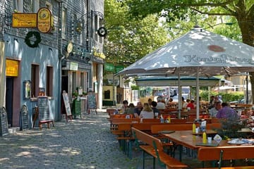 Explore Frankfurt's Highlights by Bus and Foot with a Guide