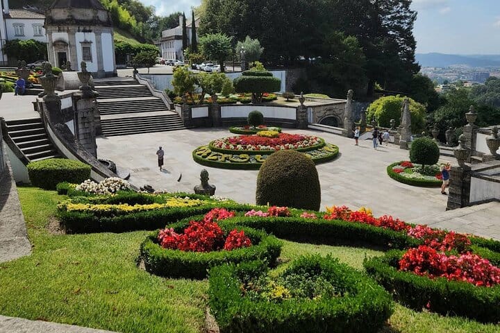 SANTIAGO DE COMPOSTELA + BRAGA: Private Tour from Porto