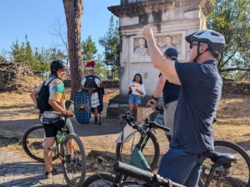Bike Tour of Appia Antica and Aqueduct Park in Rome