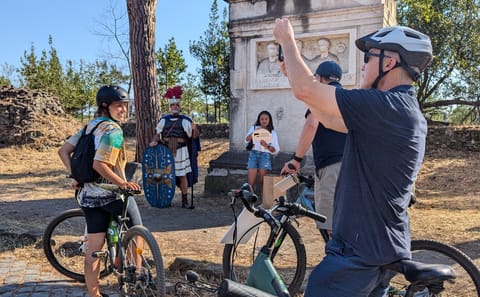 Bike Tour of Appia Antica and Aqueduct Park in Rome