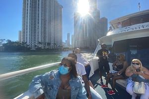 Miami Skyline: Happy Hour 90 Min Sightseeing Cruise & Millionaire Homes 