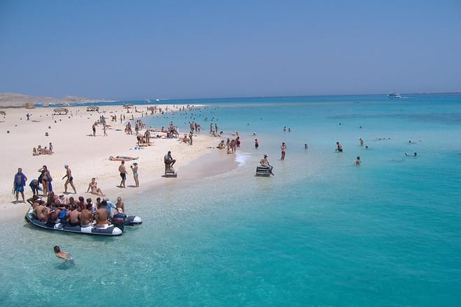 Speed Boat to Abo Munkar Island &amp; Water Sport Semi Private - Hurghada