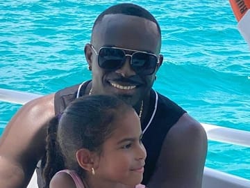 Family Beach Hopping Motorboat Tour in Philipsburg, St. Maarten