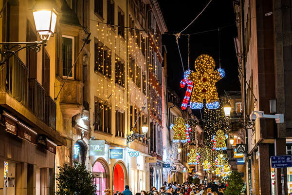 As luzes de Natal da rua des Hallebardes.
