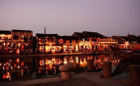 Hoi An Food Street Walking Tour and Culinary Experience