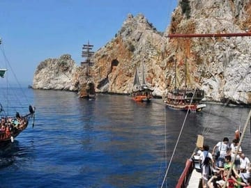Alanya Pirate Boat Tour with Foam, Lunch, Soft Drinks , Transfer