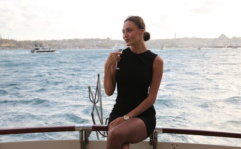 Culinary Yacht Cruise Along Istanbul's Bosphorus River