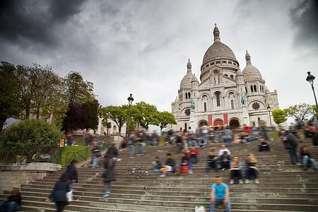 Guided Walking Tour & Parisian Drink Tasting at Montmartre Paris