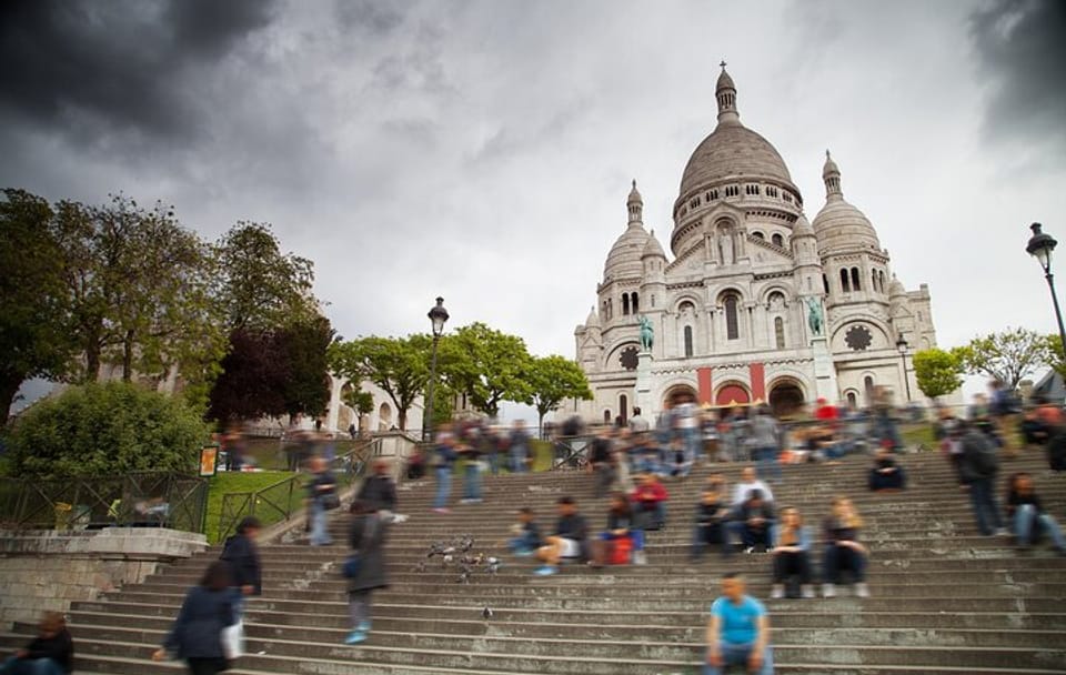 Paris Montmartre: Street Art, Walking Tour & French Drink Tasting